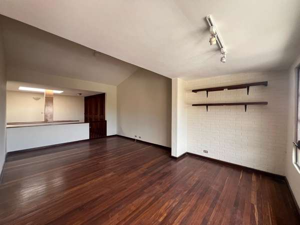 CASA DUPLEX EN ALQUILER COLONIA OAKLAND