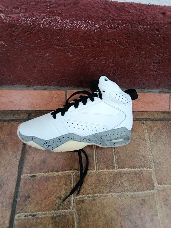 Vendo tenis  nuevos jordan original 