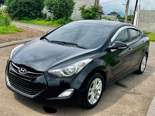 Hermoso Hyundai ELANTRA 2011
