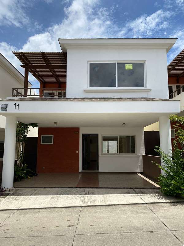 CASA EN LAS LUCES DEL ENCINAL
