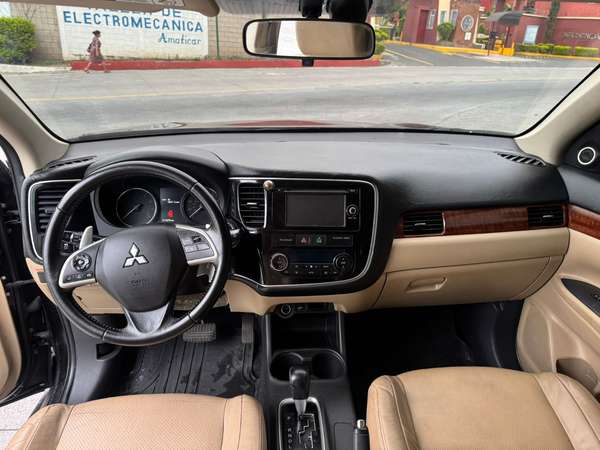 Mitsubishi Outlander GT 3 filas 4x4