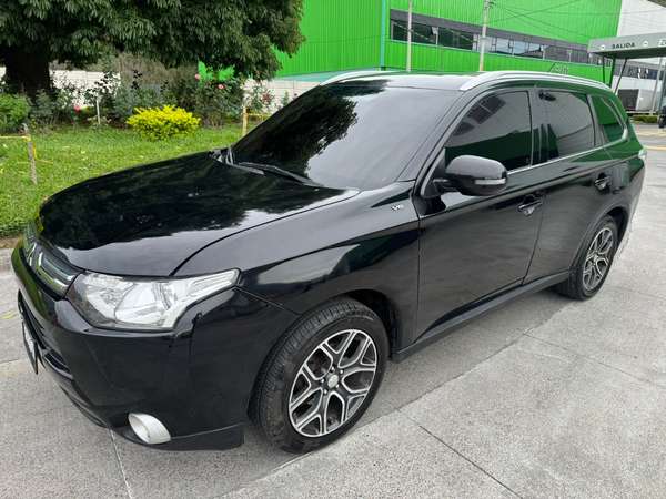 Mitsubishi Outlander GT 3 filas 4x4