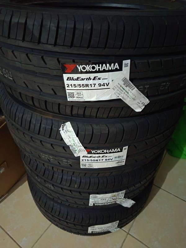 Juego de llantas marca Yokohama