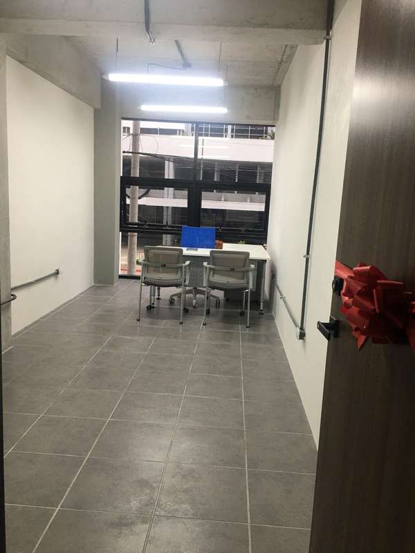 Oficina en renta edificio Nova Reformador