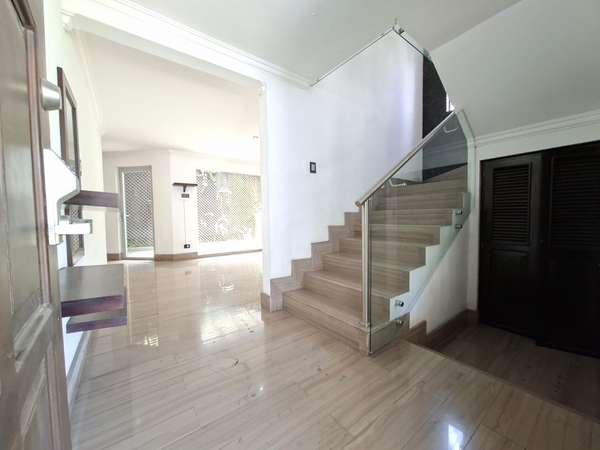 VENTA DE CASA EXCLUSIVA EN CONDOMINIO SOBRE BOULEVARD SAN CRISTOBAL