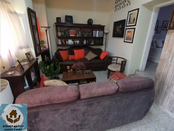 VENDO AMPLIA CASA CON 2 APARTAMENTOS INCLUIDOS EN BARRIO GUANACASTE