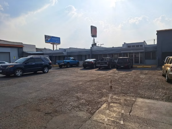 Se Vende Amplia Propiedad Comercial