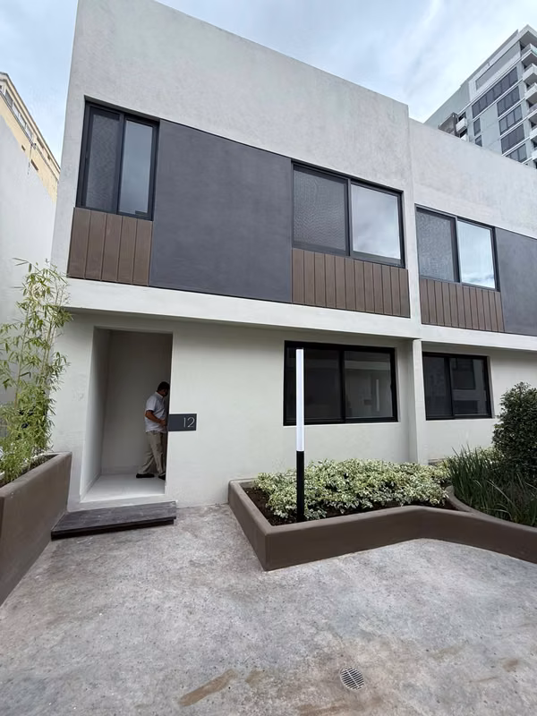 Se Renta Townhouse Nuevo! Res. La Cumbre
