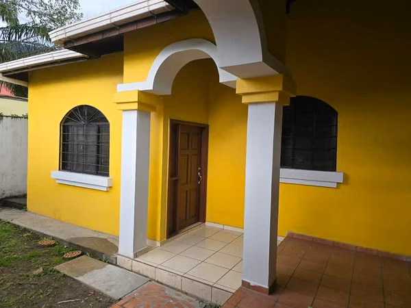 SE RENTA CASA EN VILLAS MACKAY-SPS