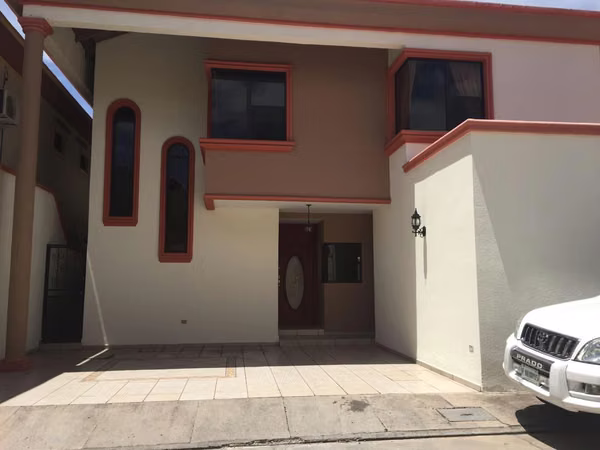 Se Renta Casa Col. Lomas del Guijarro Sur