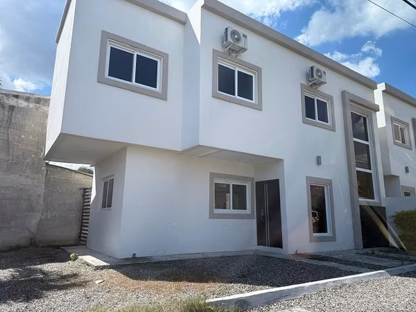 RENTA DE TOWNHOUSE SECTOR LOS ALPES SPS