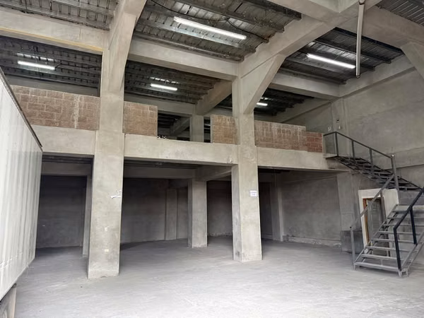 BODEGA PEQUENA EN RENTA-SPS