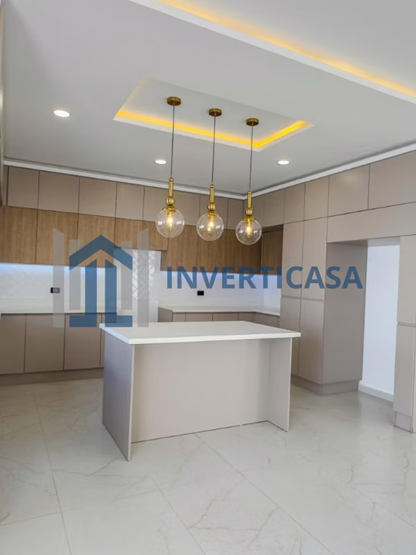 Se Vende Amplia Casa en Prados de Jaragua