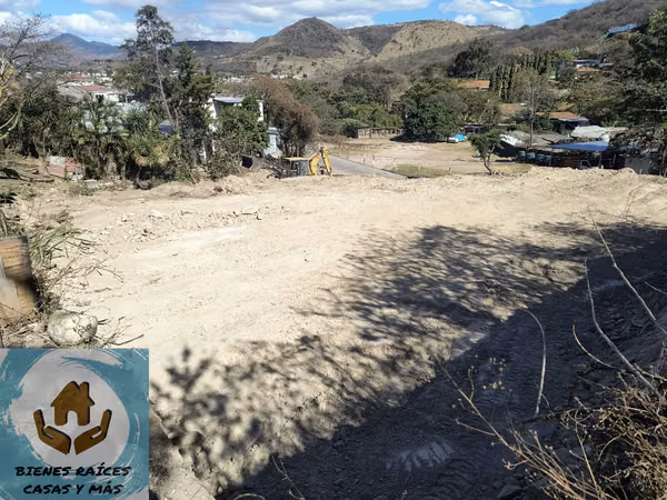 VENTA DE TERRENO EN COLONIA SAN JOSE DEL LOARQUE A 5 MINUTOS DE PLAZA LOARQUE