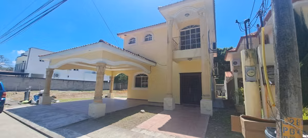 Se Renta Vivienda Res. Casa Maya I $ 1100.