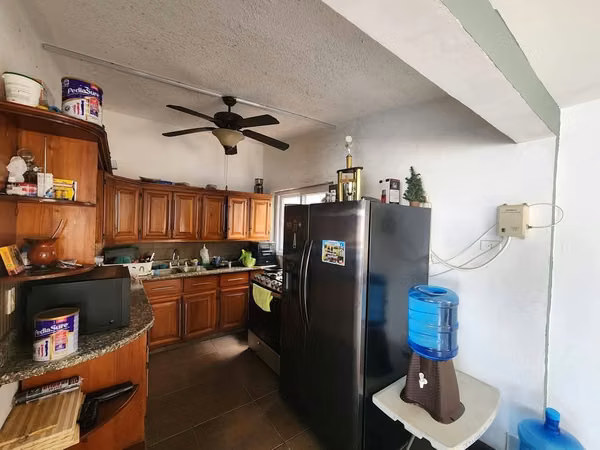 Se Vende Amplia Casa Colonia Tara