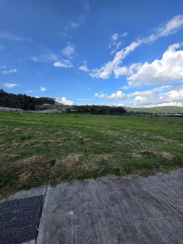 Se Vende Espectacular Terreno en Cumbres de Jaragua - San Pedro Sula.