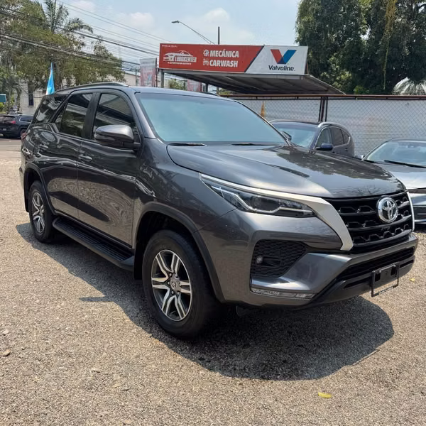 TOYOTA FORTUNER 2024