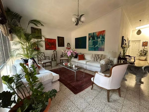 Se Vende Amplia Casa Col. La Campaña