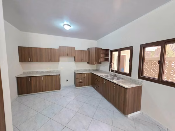 Venta de amplia casa en Santa Lucia