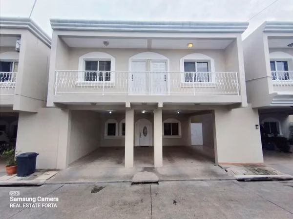 Venta de Hermosa Casa, en la Residencial Mirador de las Uvas, en Tegucigalpa.