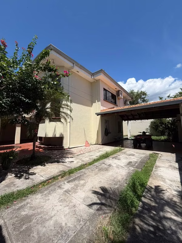 Se renta casa en Res. Villas del Sol