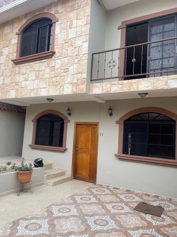 Res.Roble Oeste/Circuito cerrado/Amplia y Modena,4 Hab+Bodega+2 Parqueos+2 Salas