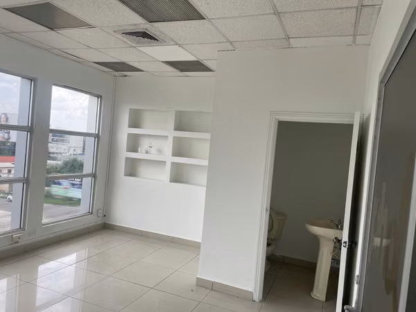Se Alquilan 3 Locales En Plaza Versalles, Circunvalación