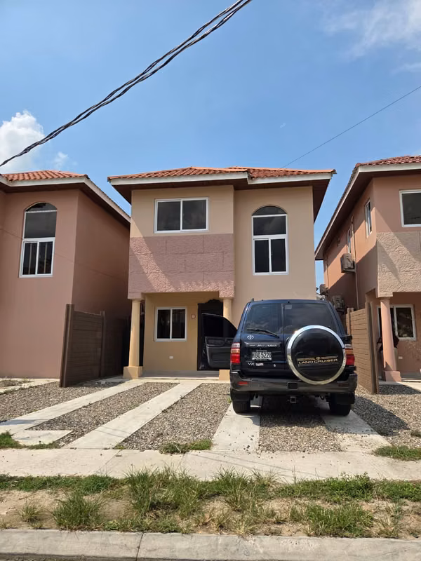 Se Renta T.H. en Residencial  Maya 2