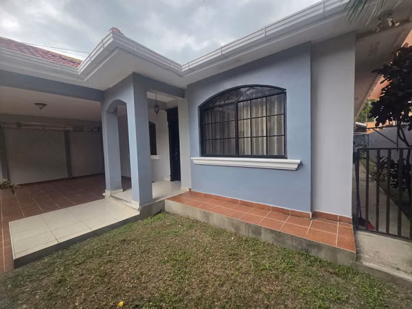 Se alquila casa en Res. Foresta