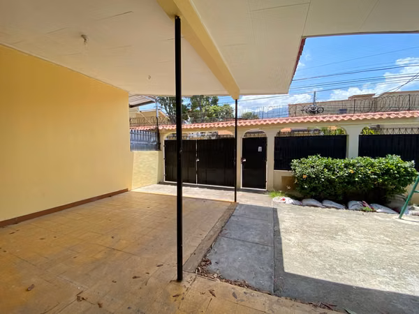 Se Renta Casa  para uso comercial