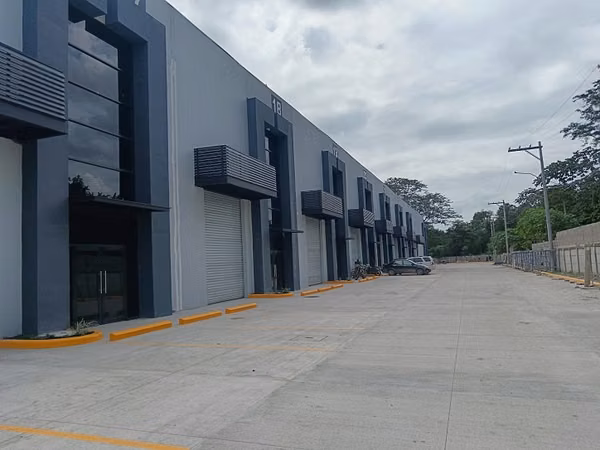 BODEGA EN RENTA ENTREGA INMEDIATA-SPS