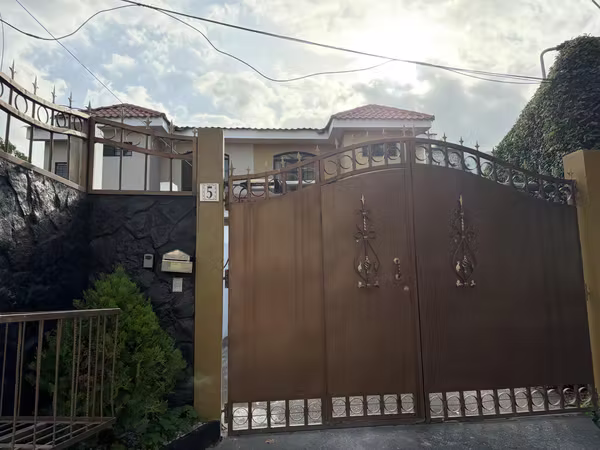 Executive Townhouse, Rio de Etes. Completely furnished.