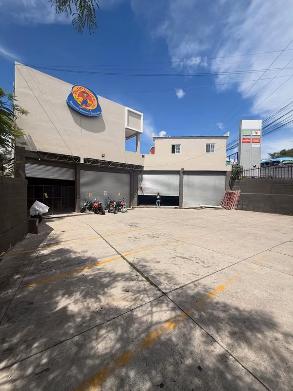 Se Renta Amplia Bodega Calle Principal Unitec