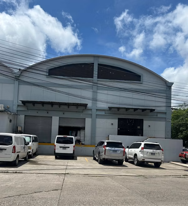 Se Renta o se Vende Bodega Blv. Los Proceres