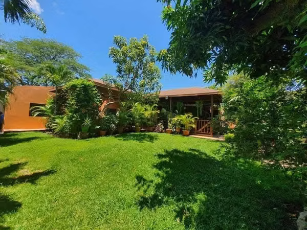 Se Vende Amplia Casa en Colonia Trejo - San Pedro Sula