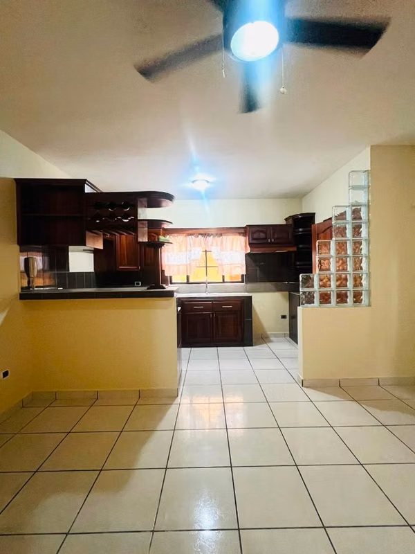 Se alquila Townhouse en el  Residencial El Potosi