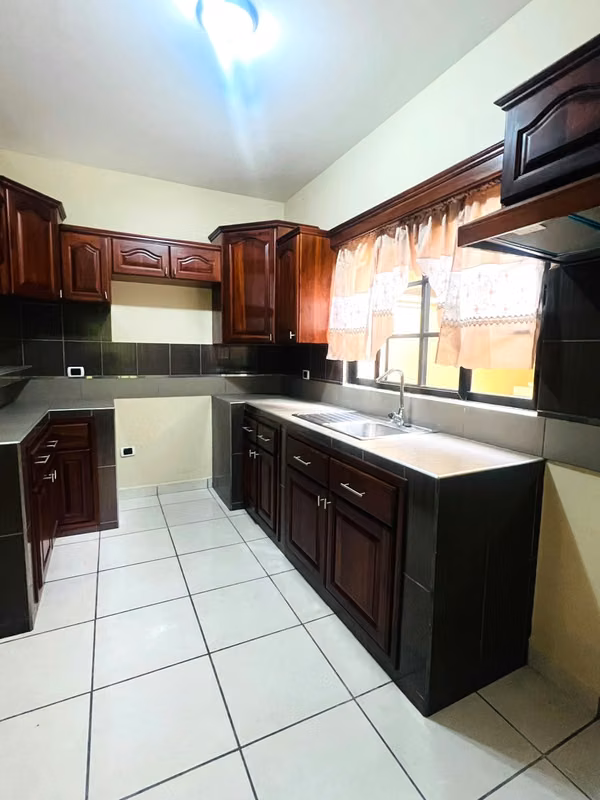 Se Alquila Townhouse En Residencial Potosi, SPS