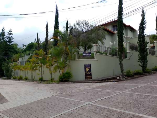 Sale of Beautiful House of Esquina, in the Siboney Residential, in El Chimbo, in Tegucigalpa.