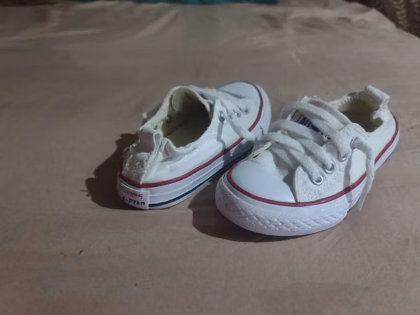 Selling cute convert unisex for children size 11