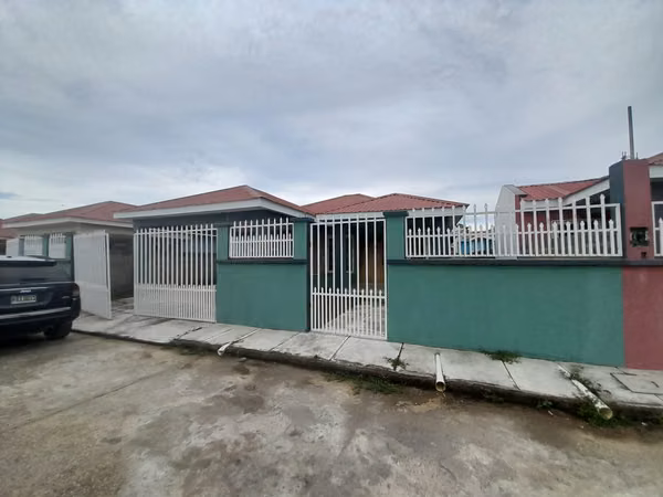 Casa Nueva en Res. Florida