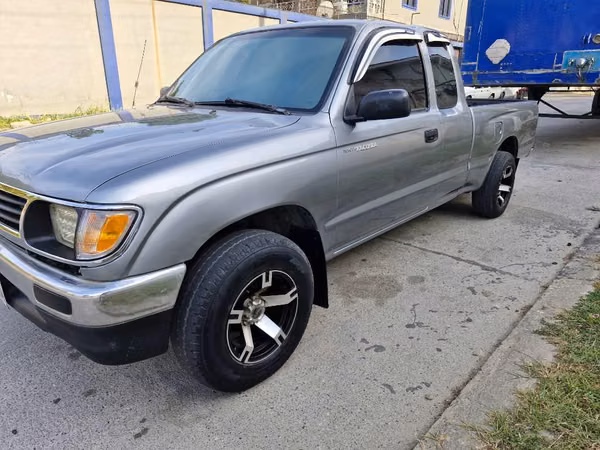 vendo Toyota Tacoma