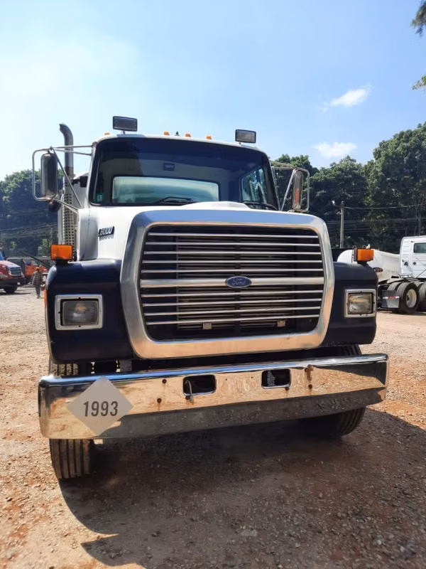 Cisterna Ford L8000 recién ingresada