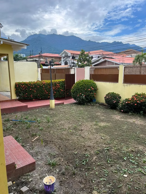 SE RENTA AMPLIA CASA EN JARDINES DEL VALLE, SAN PEDRO SULA, CORTES