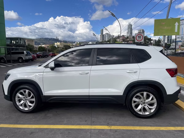 ¡COMO NUEVA! – VW TAOS 2022 DE AGENCIA