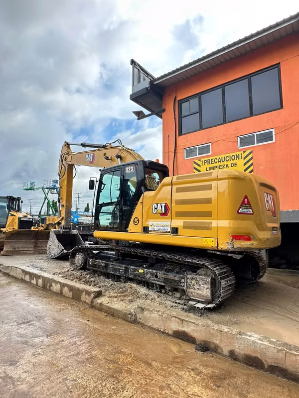 Excavadora Caterpillar 323 (Año 2023) | Ubicada en Panamá | Venta a Honduras