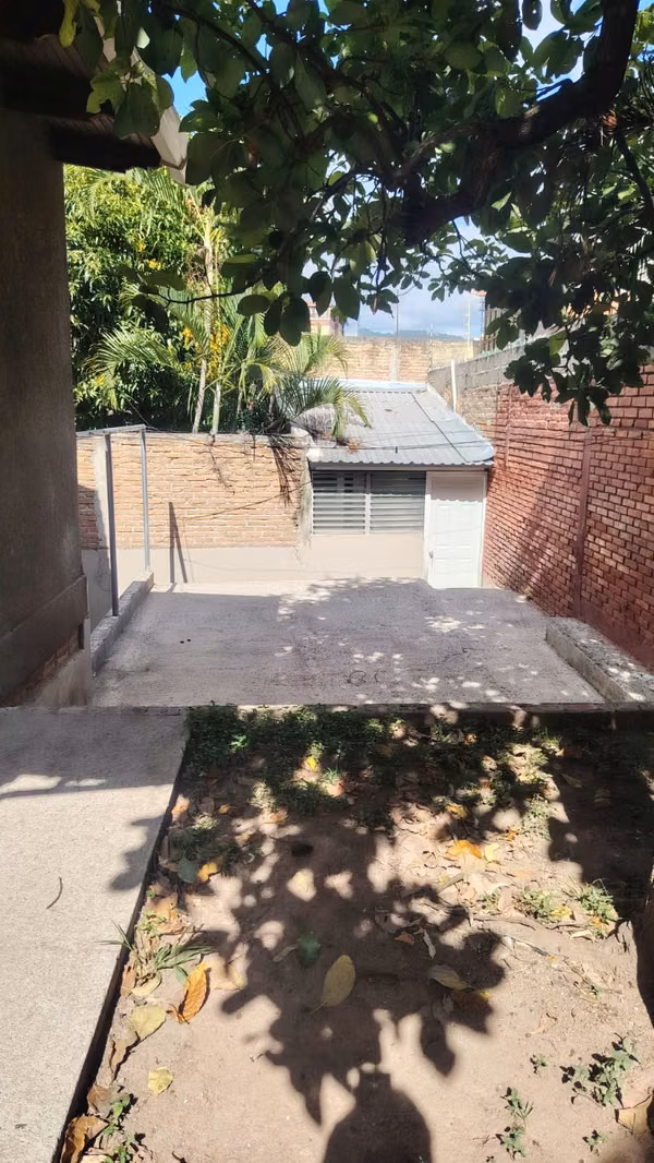 Se Renta Amplia Casa Col. Florencia Norte
