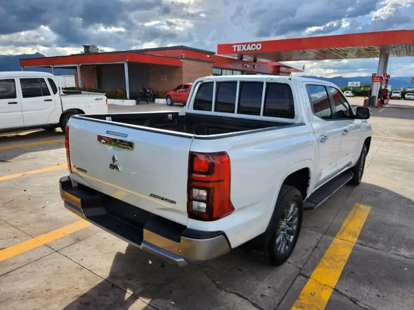 Vendo Mitsubishi L 200 con 24 xxx kilómetros