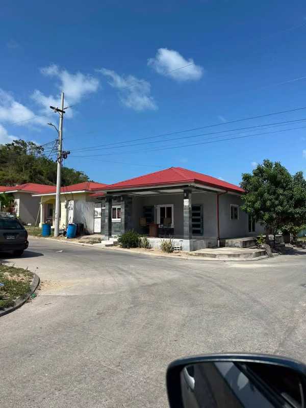  ¡CASA DE ESQUINA EN VENTA EN BOSQUES DE JUCUTUMA III – SAN PEDRO SULA!