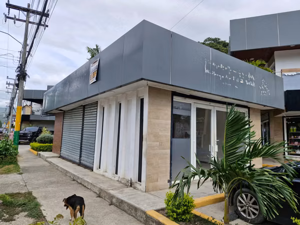  ¡LOCAL COMERCIAL EN RENTA CON AUTOSERVICIO EN PLAZA ÁNGEL – EL PROGRESO, YORO!
